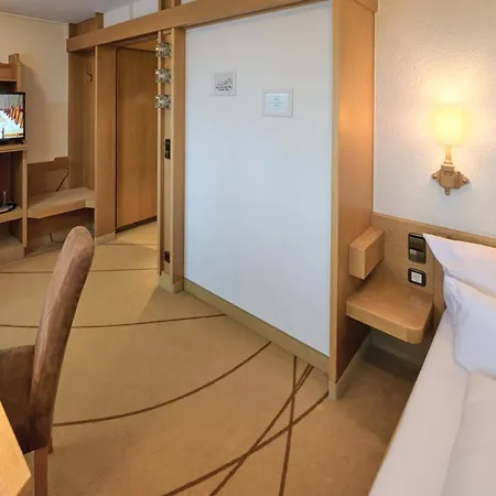 Schoenbuch Hotel 4*