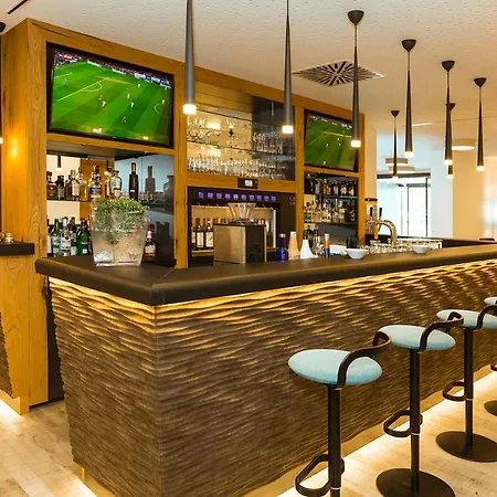 Schoenbuch מלון 4*