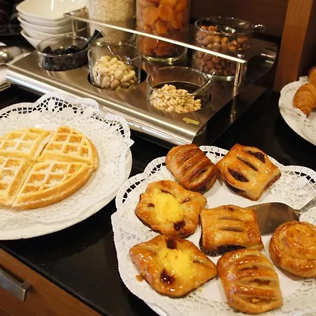 Schoenbuch מלון 4*